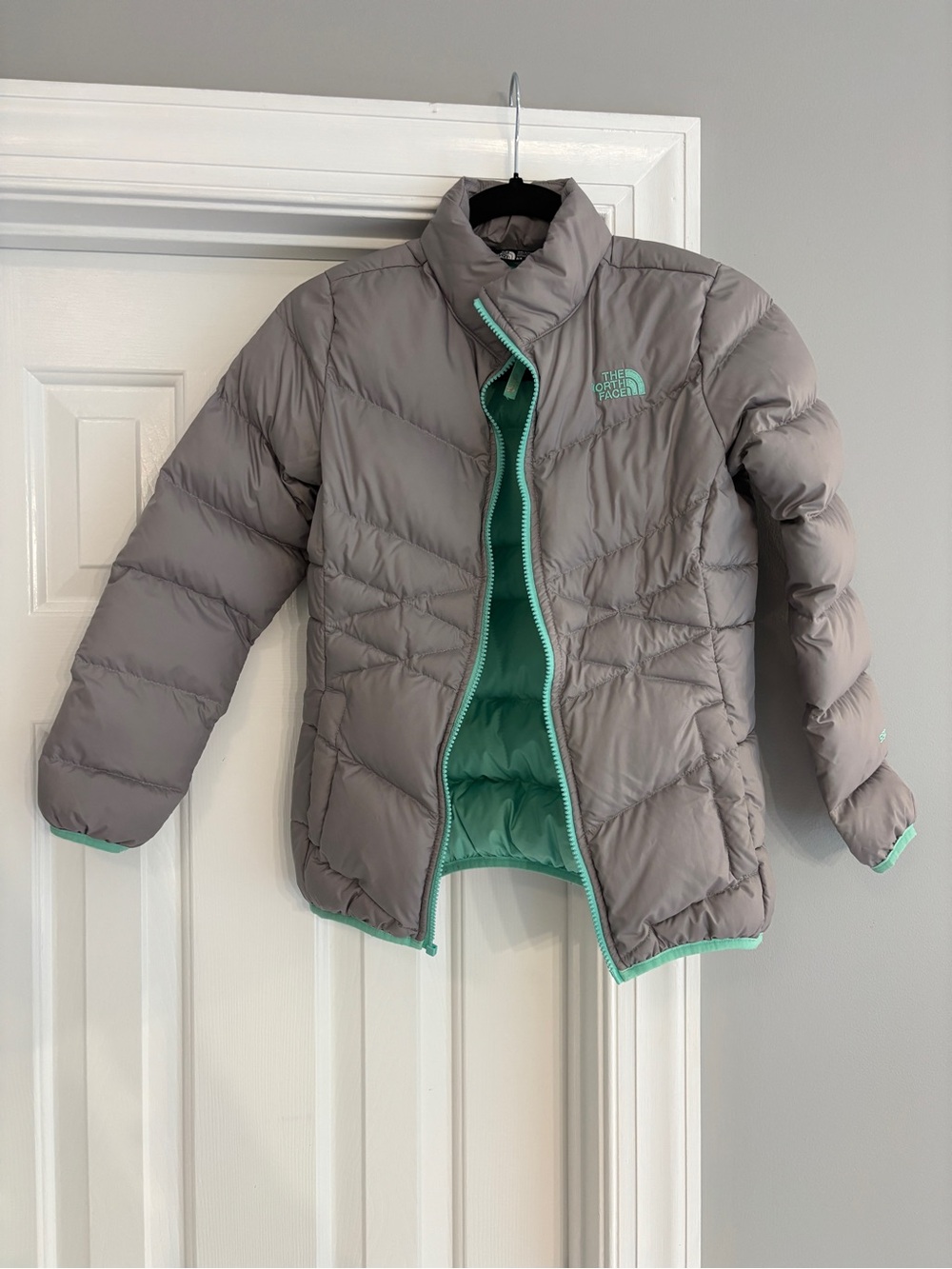 The North Face Gray/Teal 550 Puffer Jacket - Girls M/10-12